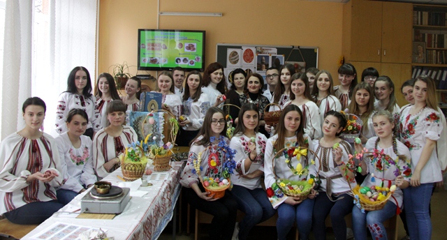 Вербіцька І.О. і студенти Чортківського медичного коледжу